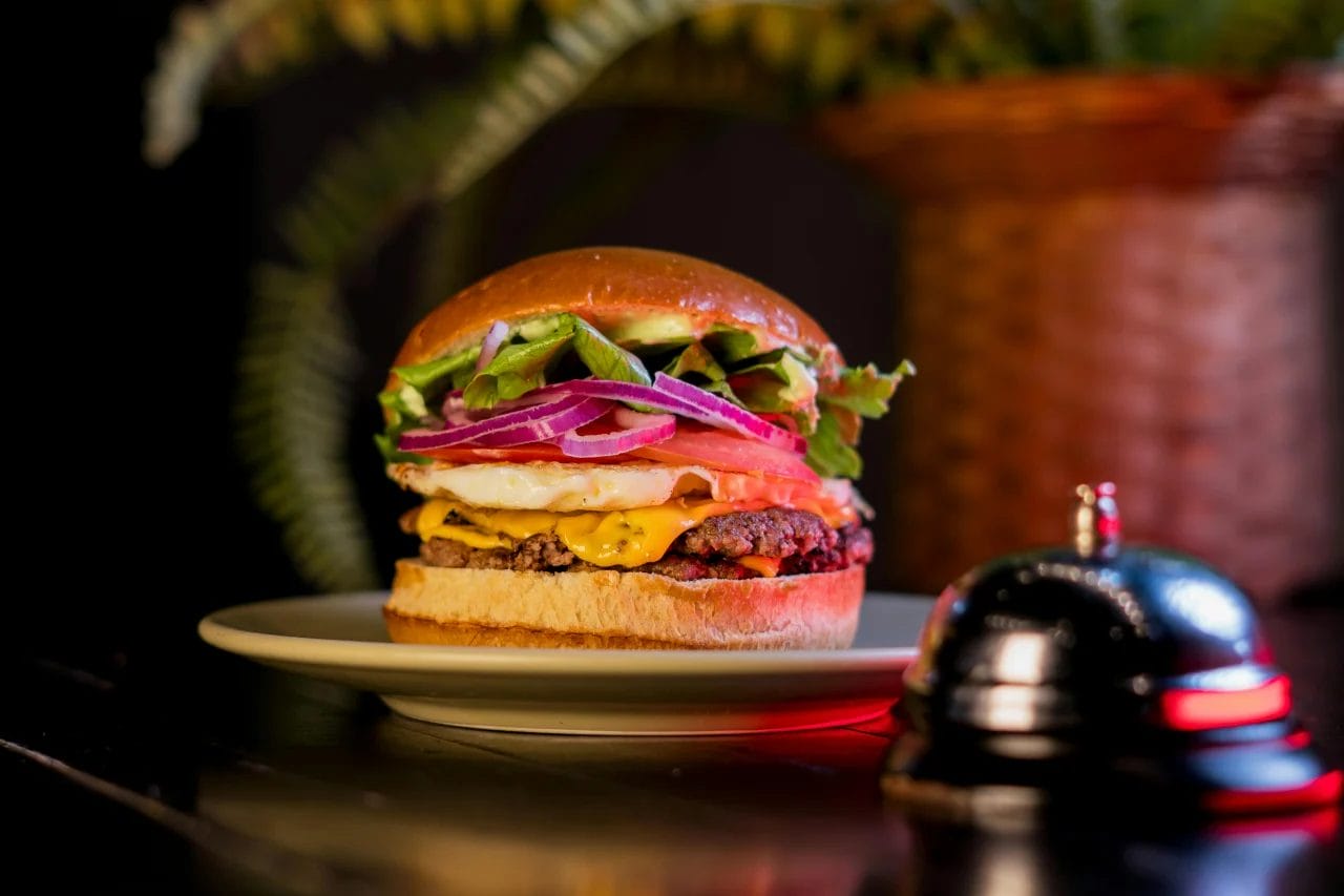 Un burger qui allie simplicité et originalité dans la cuisine et recettes