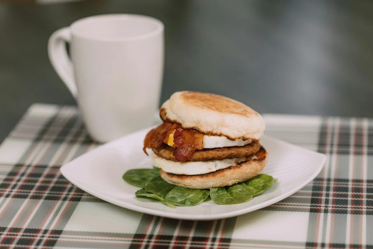 Ingrédients et astuces pour un burger aux œufs réussi